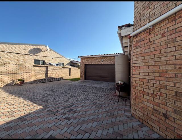 4 BEDROOM HOUSE FOR SALE IN KABELJAUWS